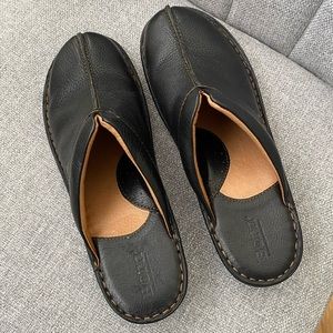 Born Clogs Women Sz 10 Black Slip On Comfort Shoes Leather Casual Mules B73503